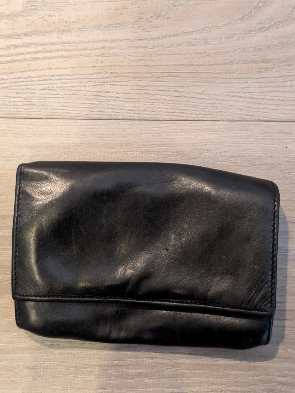 Danier Leather Women's Bifold Wallet